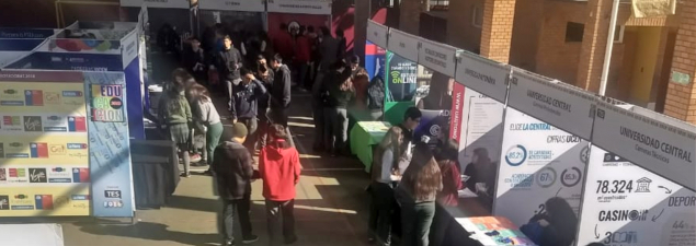 Colegio Santiago realiza Feria de Alternativa Académicas para sus alumnos