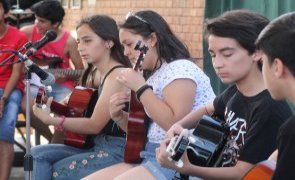 Comunidad escolar del CS La Florida disfruta de la muestra anual del Taller de Música