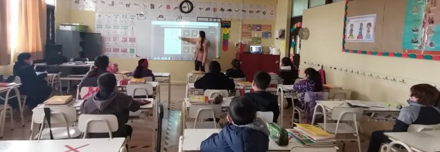 Profesora de 2º básico del TDG El Bosque implementa entretenidos juegos educativos como ticket de salida para las clases