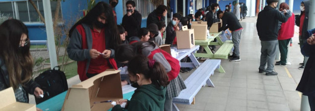 Alumnos del Colegio Santiago Emprendedores participan del “Plan de Formación Ciudadana e Inserción curricular: Voto Estudiantil”