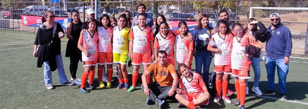 Estudiantes del CS Pudahuel representan al establecimiento en campeonato interescolar de fútbol 7 damas