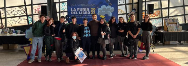 Estudiantes de Enseñanza Media del CS Quilicura asisten a “Furia del libro 2023”, donde expuso profesor Carlos Roa