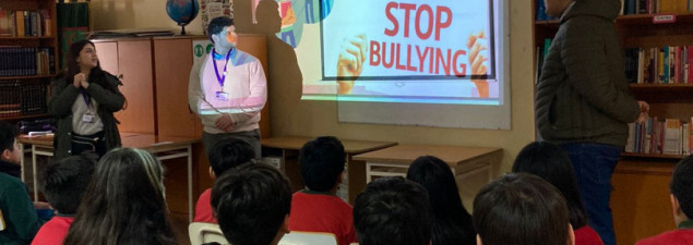 Estudiantes de 5° básico del CS Quilicura participan en charla “Stop Bullying”