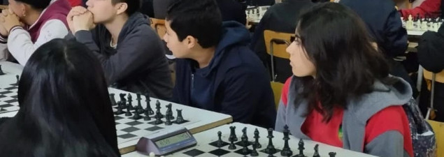 Estudiante del CS Emprendedores se corona campeona de ajedrez en torneo comunal