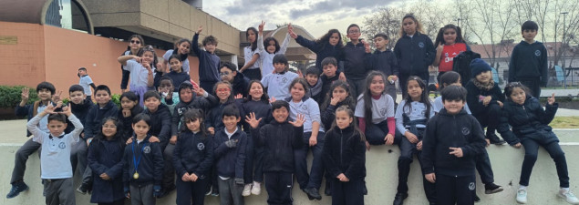 Estudiantes de 3° básico del TDG Lo Prado aprenden en visita guiada por el planetario Usach