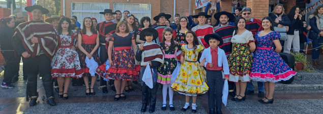 CS La Florida recibe el Mes de la Patria con entusiasta primer pie de cueca y comida típica