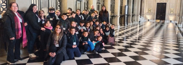 Estudiantes de 3° básico del TDG El Bosque aprenden sobre la historia y uso del dinero en visita al Banco Central