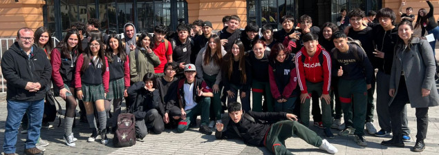 Estudiantes de 4° medio del CS La Florida visitan Feria SIAD en Estación Mapocho