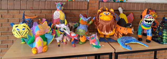 Estudiantes de 7° básico del CS La Florida realizan exposición de alebrijes para Artes Visuales