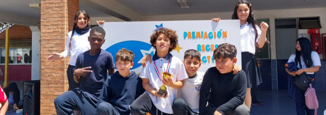 Convivencia Escolar del TDG Lo Prado realiza premiación de recreos entretenidos en futbolito y badminton