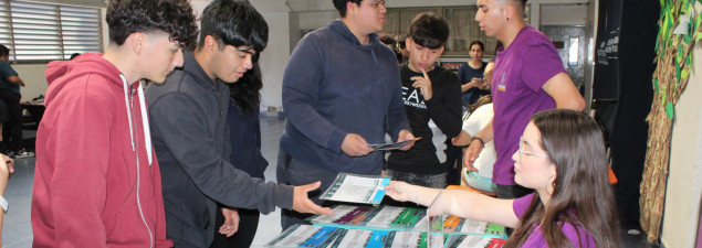 TDG Lo Prado recibe visita de la Feria universitaria CUP para orientar a estudiantes sobre continuidad de estudios