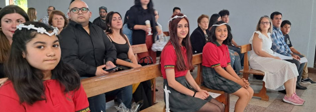 Estudiantes del CS La Florida reciben sacramentos del bautismo y primera comunión