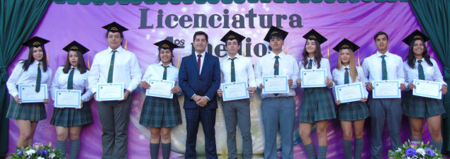 Estudiantes de 4° medio del CS La Florida viven hermosa ceremonia de Licenciatura