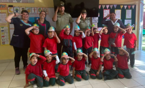 Colegio Santiago La Florida Rinde Homenaje a Carabineros de Chile en su Aniversario