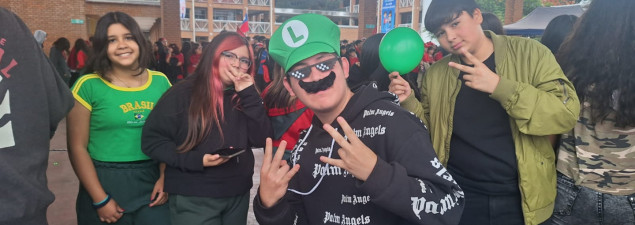 ¡Celebración del Aniversario N° 24 del Colegio Santiago La Florida llena de alegría y compañerismo! ¡Celebración del Aniversario N° 24 del Colegio Santiago La Florida llena de alegría y compañerismo!