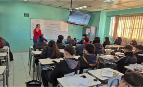 Conectando con el Bienestar: Estudiantes del Colegio Santiago La Florida Aprenden a Manejar el Estrés y la Ansiedad
