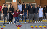 Estudiantes participan en trabajo comunitario para fortalecer la convivencia escolar