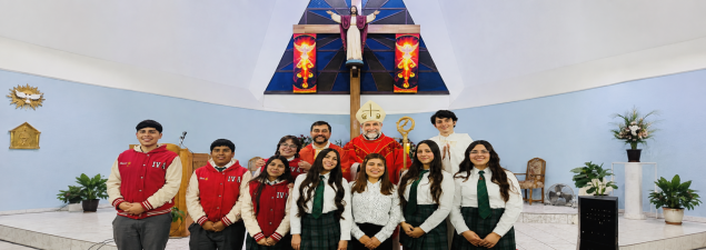 Con emotiva ceremonia, estudiantes del Colegio Santiago recibieron el Sacramento de la Confirmación