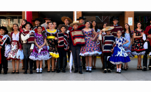 Galería Fotográfica Mes de la Chilenidad con tradicional esquinazo
