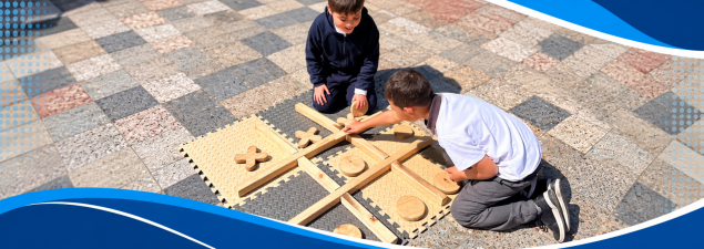 Juegos de mesa gigantes transforman los recreos en espacios de encuentro y sana convivencia educativa